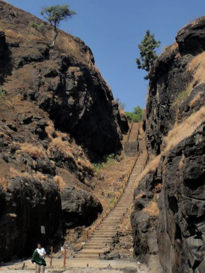 places to see near pune harihareshwar temple beach