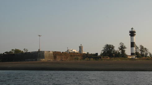 moti nani daman fort church beach