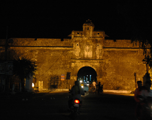 moti nani daman fort church beach