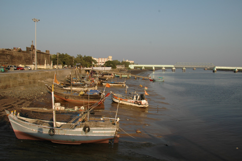 moti nani daman fort church beach