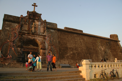 moti nani daman fort church beach