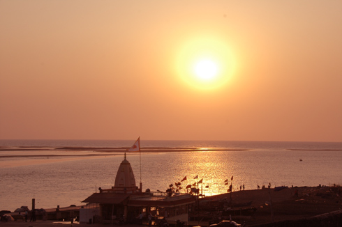 moti nani daman fort church beach