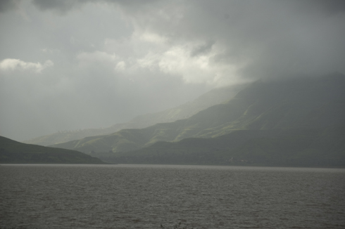 wai_village_dhom_dam_boating_07