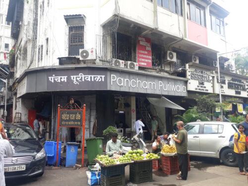 Pune Mumbai train Deccan Queen Vistadome Pancham Puriwala